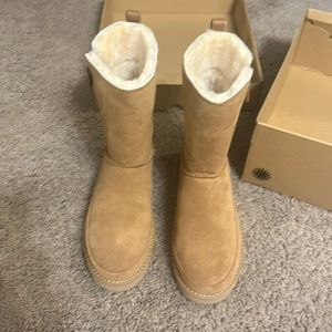 Brand new never worn size 8 Uggs